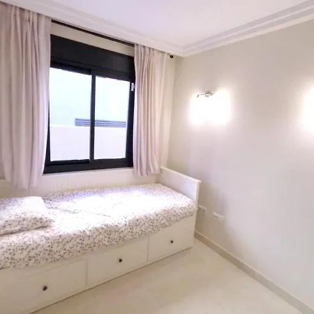 Modern In Adeje, 65 Sqm, Year-round Pool Lejlighed